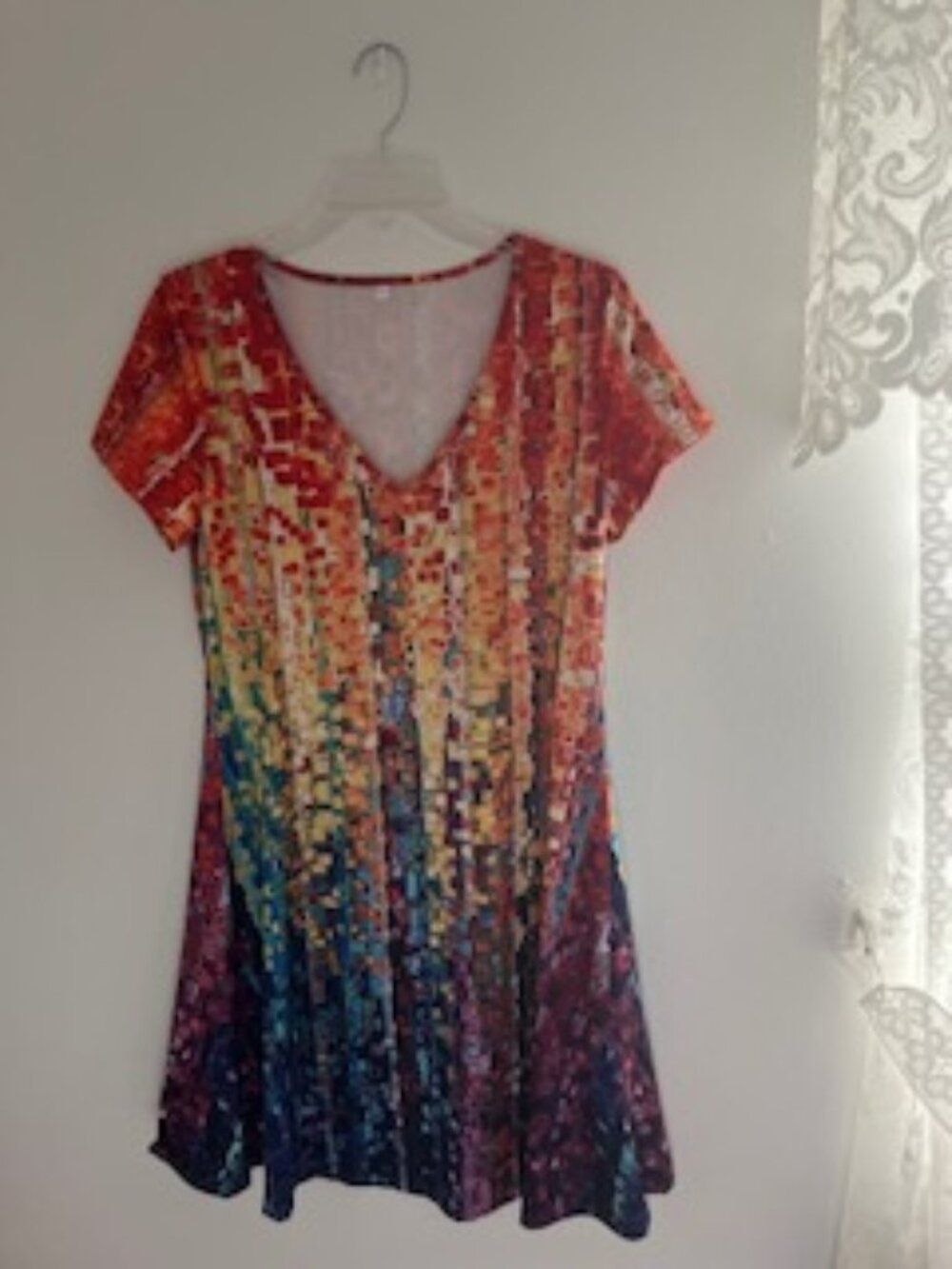 NEW NEVER WORN MEDIUM SHORT SLEEVE SLIP ON DRESS